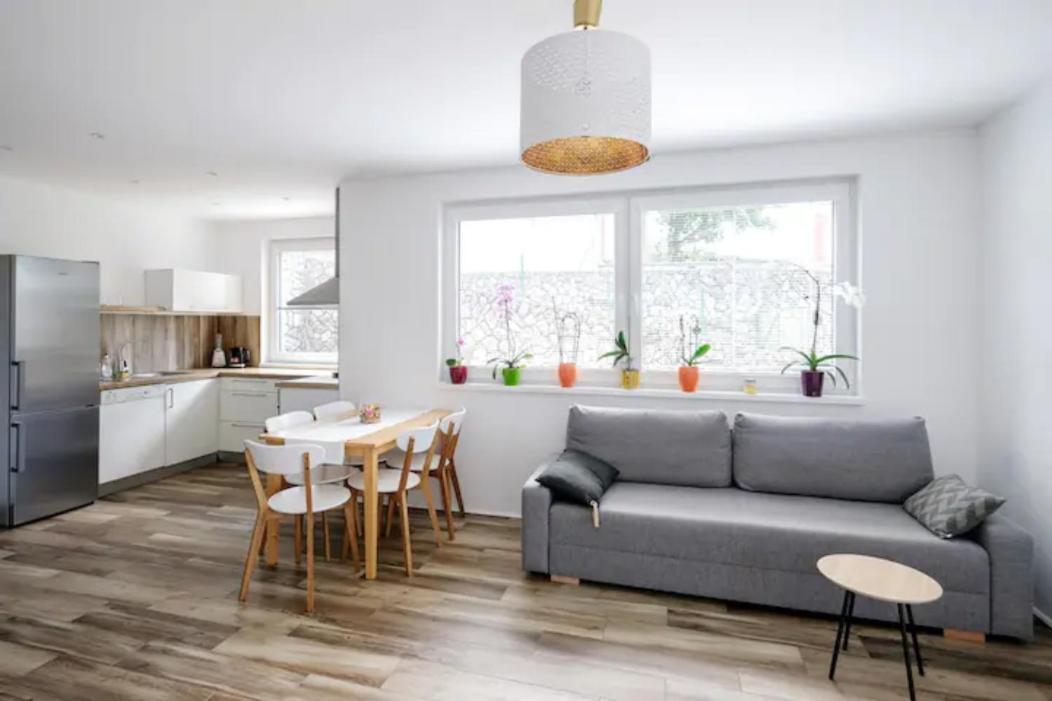 פוסטוינה Central Garden House מראה חיצוני תמונה