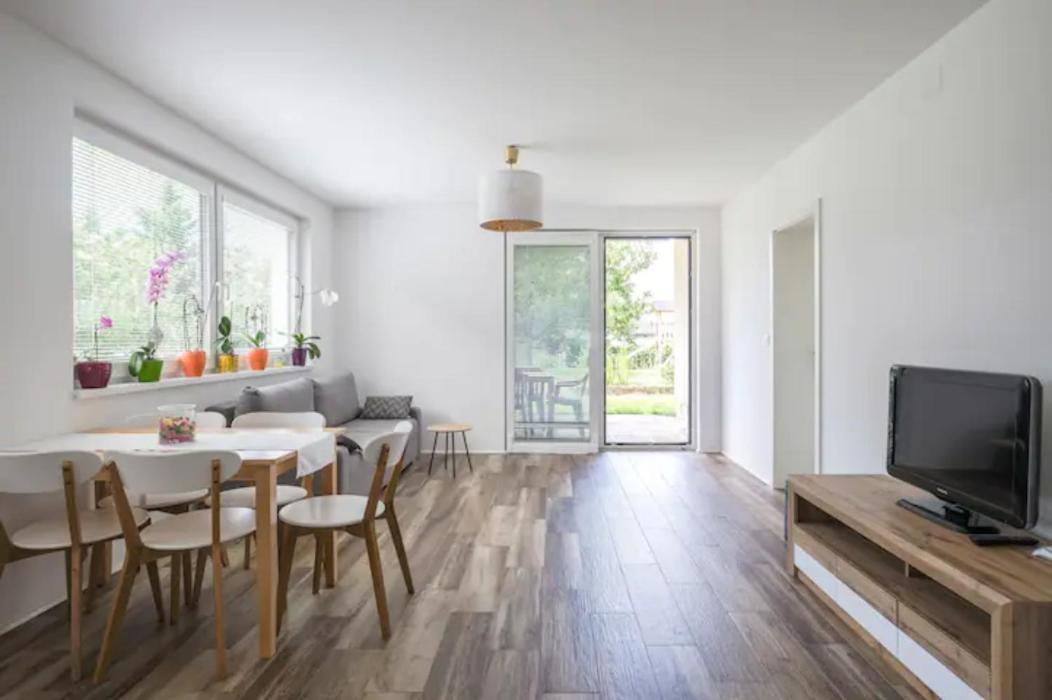 פוסטוינה Central Garden House מראה חיצוני תמונה