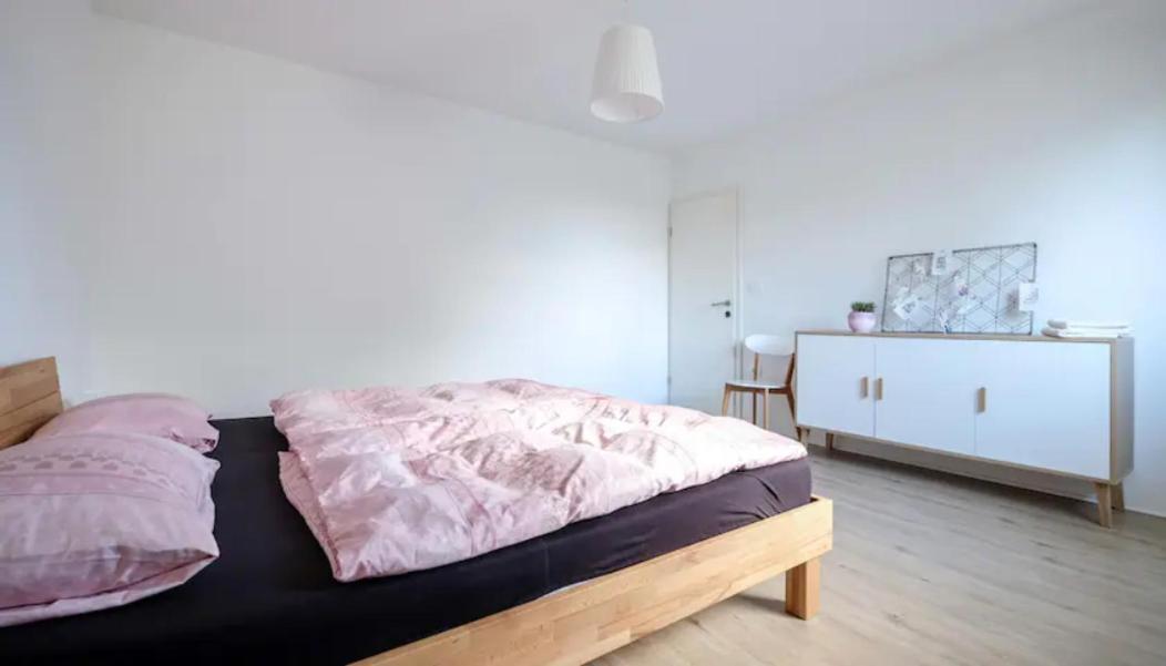 פוסטוינה Central Garden House מראה חיצוני תמונה